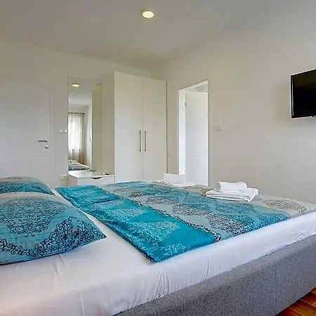 Mauri - Medulin - Large Garden, Very Quiet Location Hotel 2*
