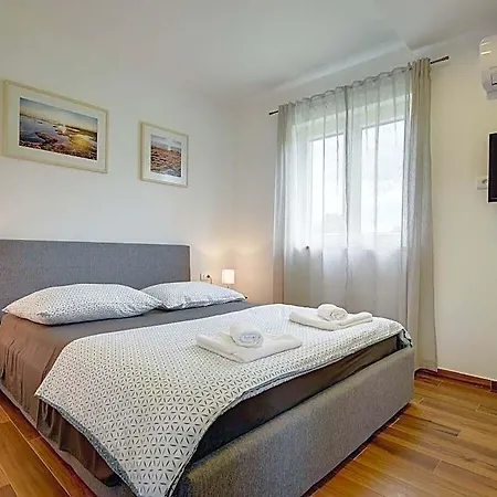 Mauri - Medulin - Large Garden, Very Quiet Location 2*